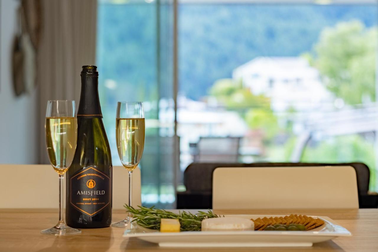 Stylish Haven Luxury Interiors In Prime Location Lägenhet Queenstown Exteriör bild