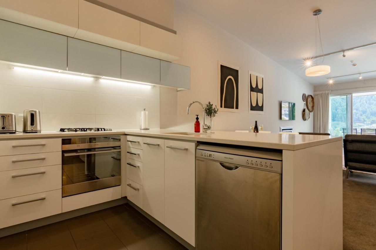 Stylish Haven Luxury Interiors In Prime Location Lägenhet Queenstown Exteriör bild